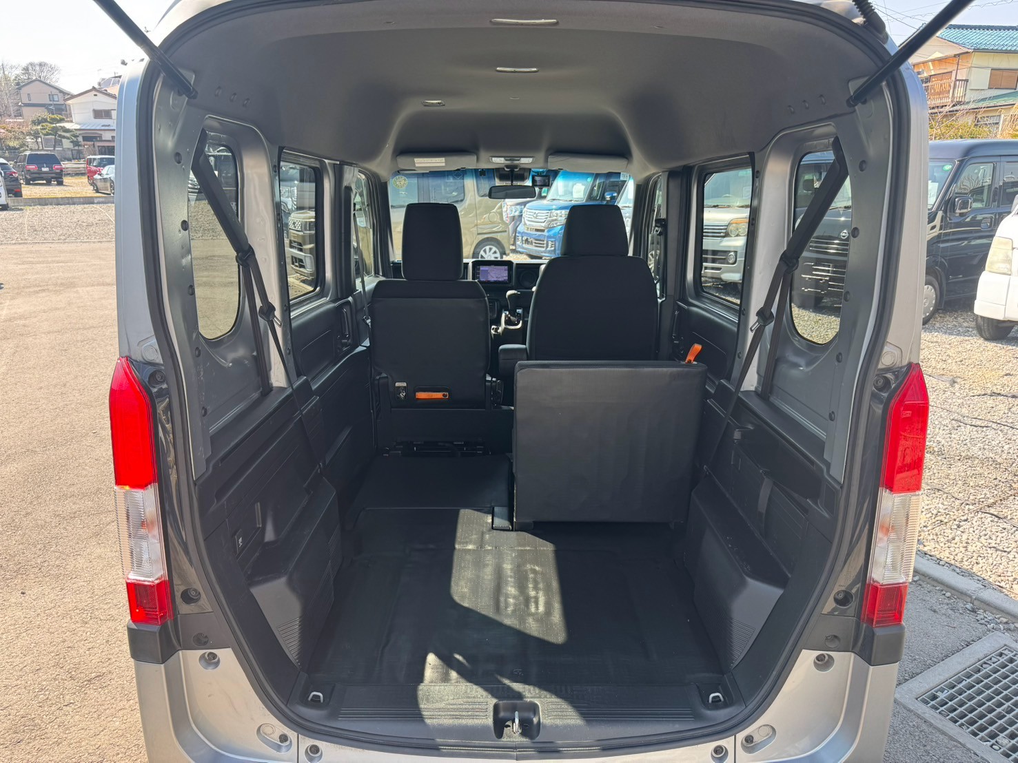 Vehicle image 12