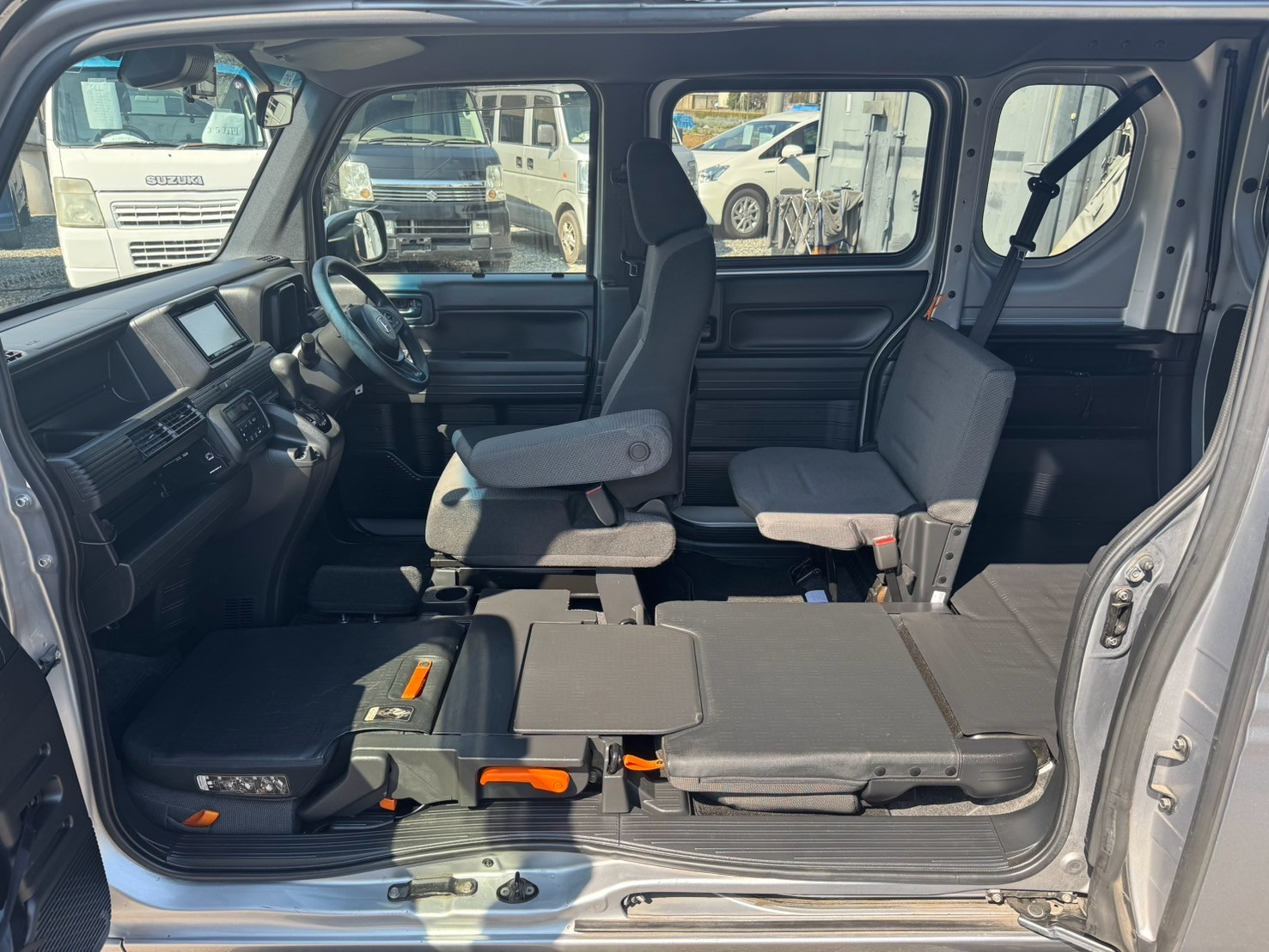 Vehicle image 14