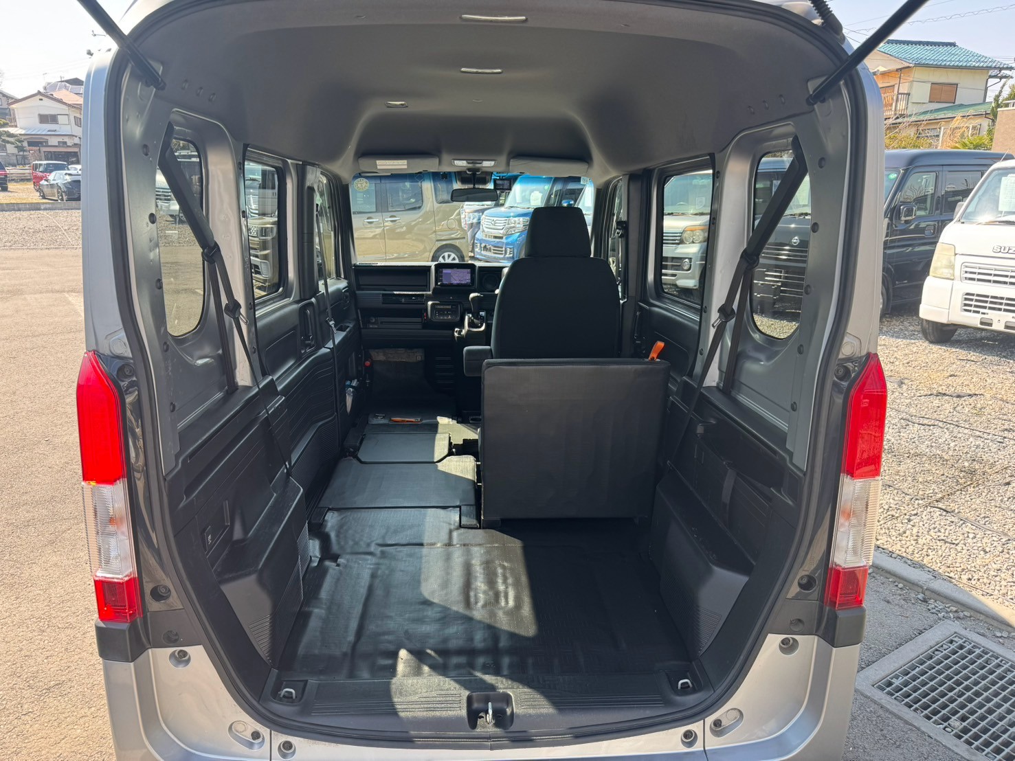 Vehicle image 13