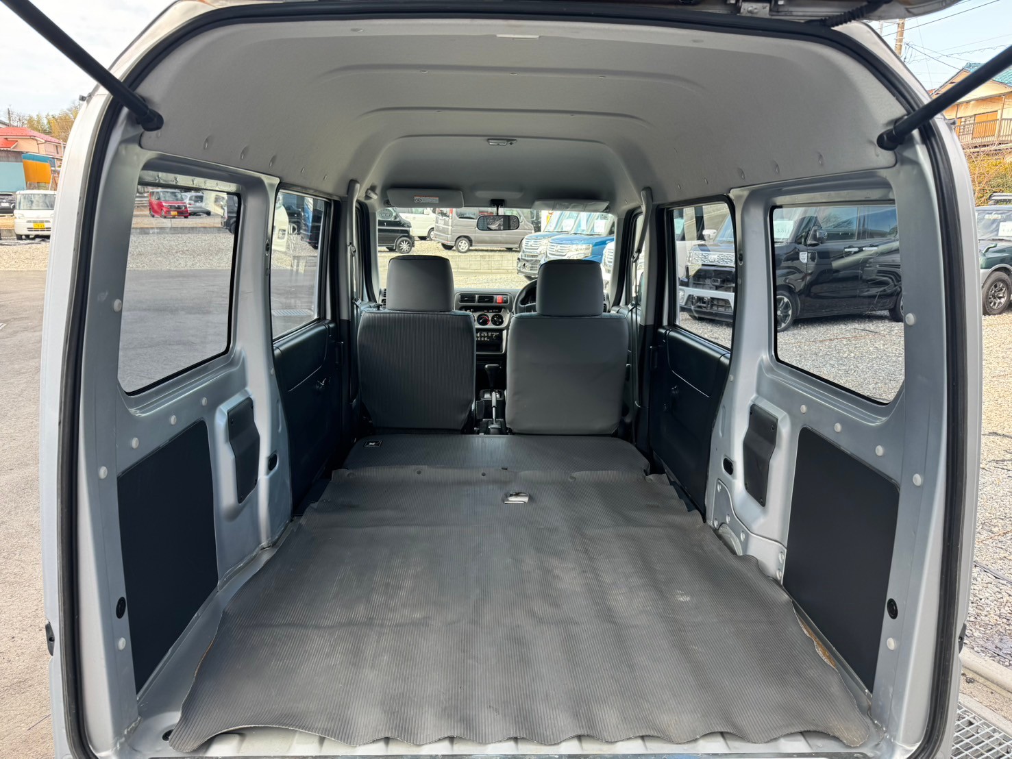 Vehicle image 12